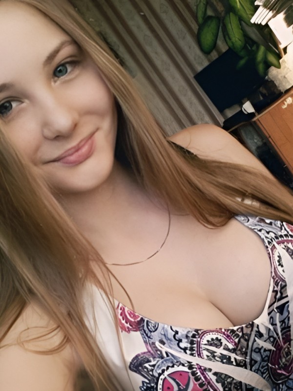 Элеонора привлекательная девушка из Успенки цена от 10000 руб